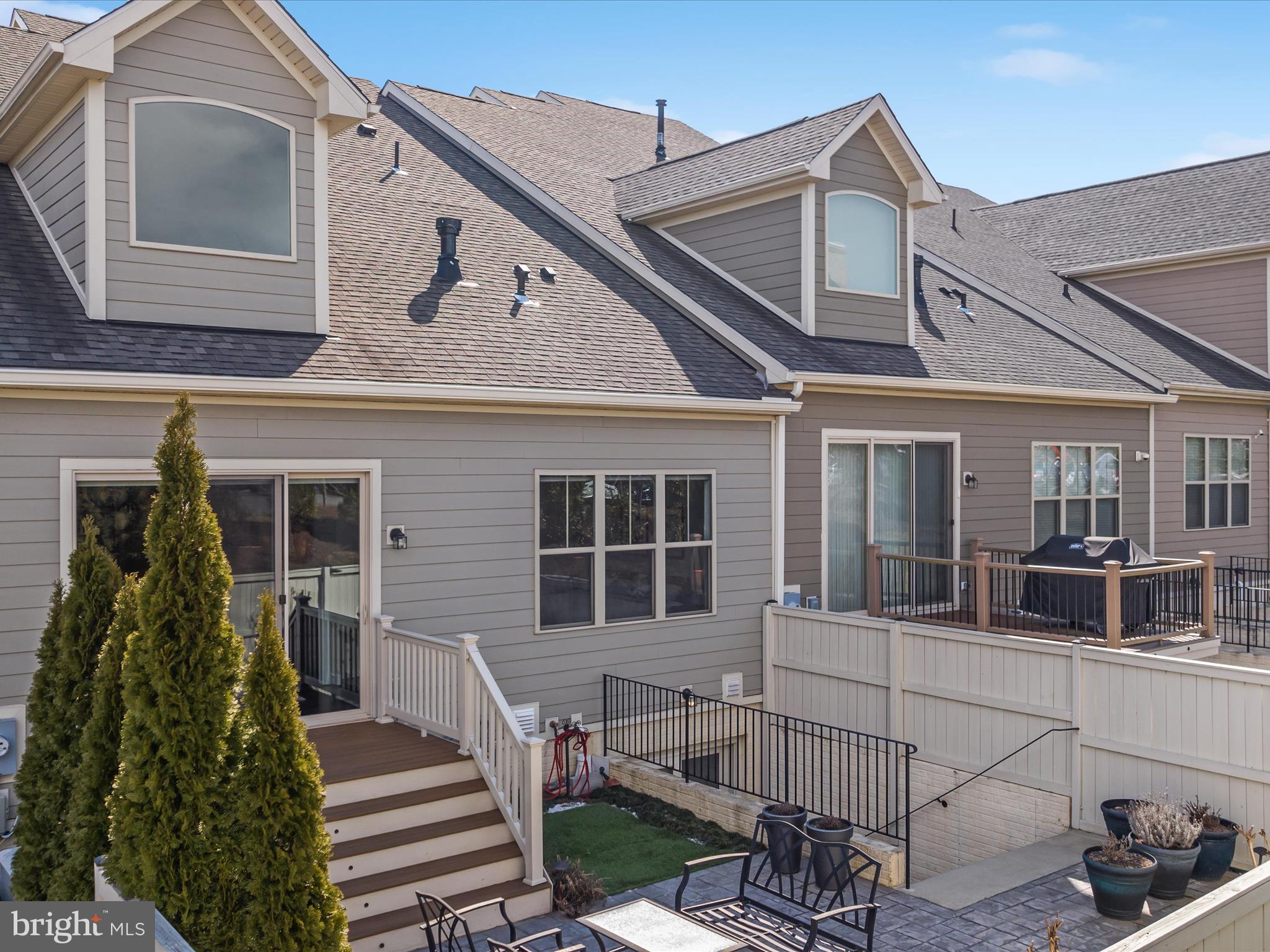 THE VISTAS AT LANSDOWNE - Residential