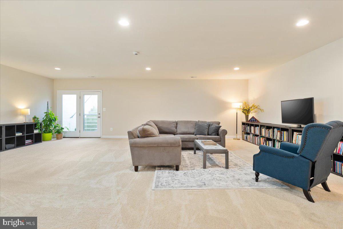 THE VISTAS AT LANSDOWNE - Residential