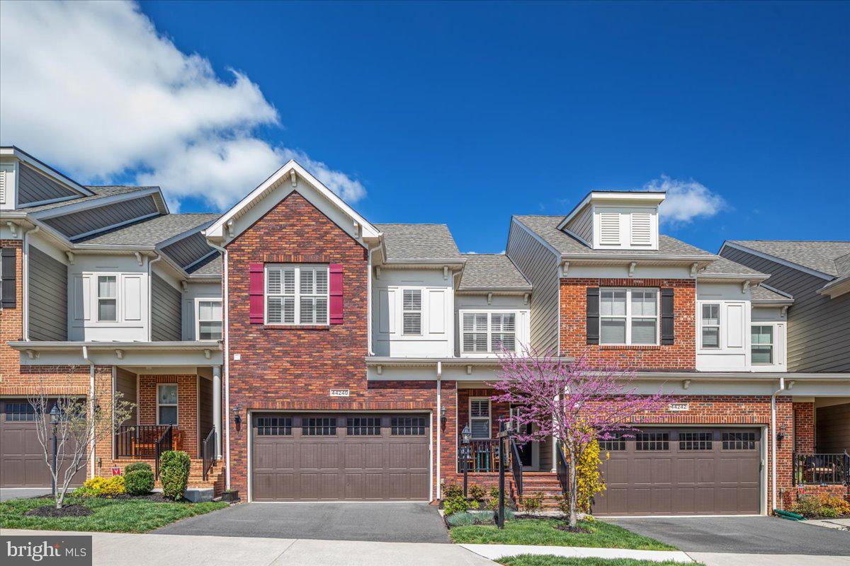 THE VISTAS AT LANSDOWNE - Residential