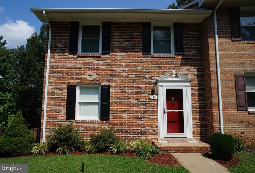 Updated & Move In Ready 4BR, 3.5BA, ALL BRICK END UNIT!  Highlights Incl: Oversized Yard w/Fully Fenced Backyard & 2 Gates; Wood Look Laminate Flooring; Open Kit; Fully Finished Walkout Basement w/FBA & Storage; Lrg Lndry Rm off Kitchen; 16x6 Covered Rear Patio; 2 Assigned Prong Spots; Backs to Trees; Located on Culdesac close to Dwntn Fred, Mary Wash, Central Park; Quick Access to 95/1/17 & More!
