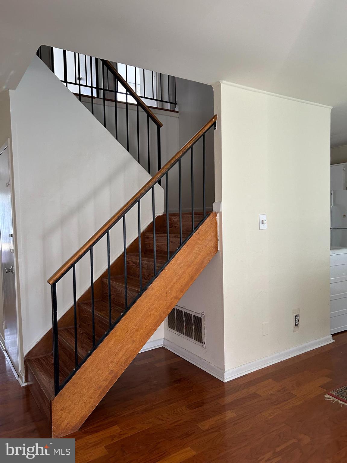 DULLES PARK TOWNHOUSES - Residential Lease