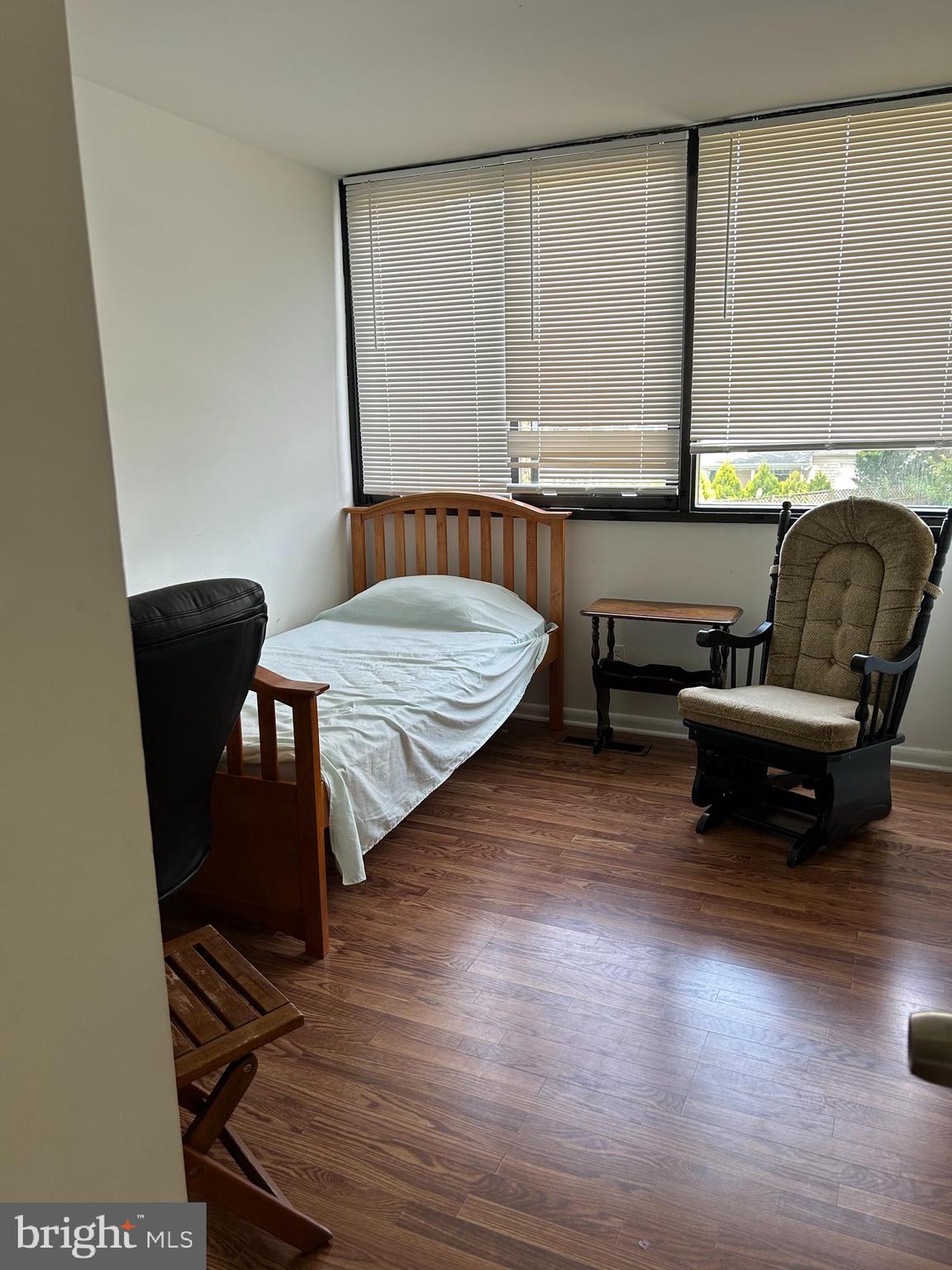 DULLES PARK TOWNHOUSES - Residential Lease