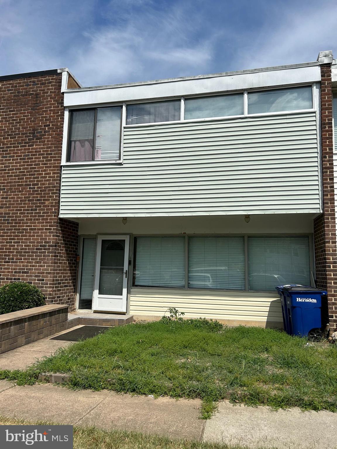 DULLES PARK TOWNHOUSES - Residential Lease