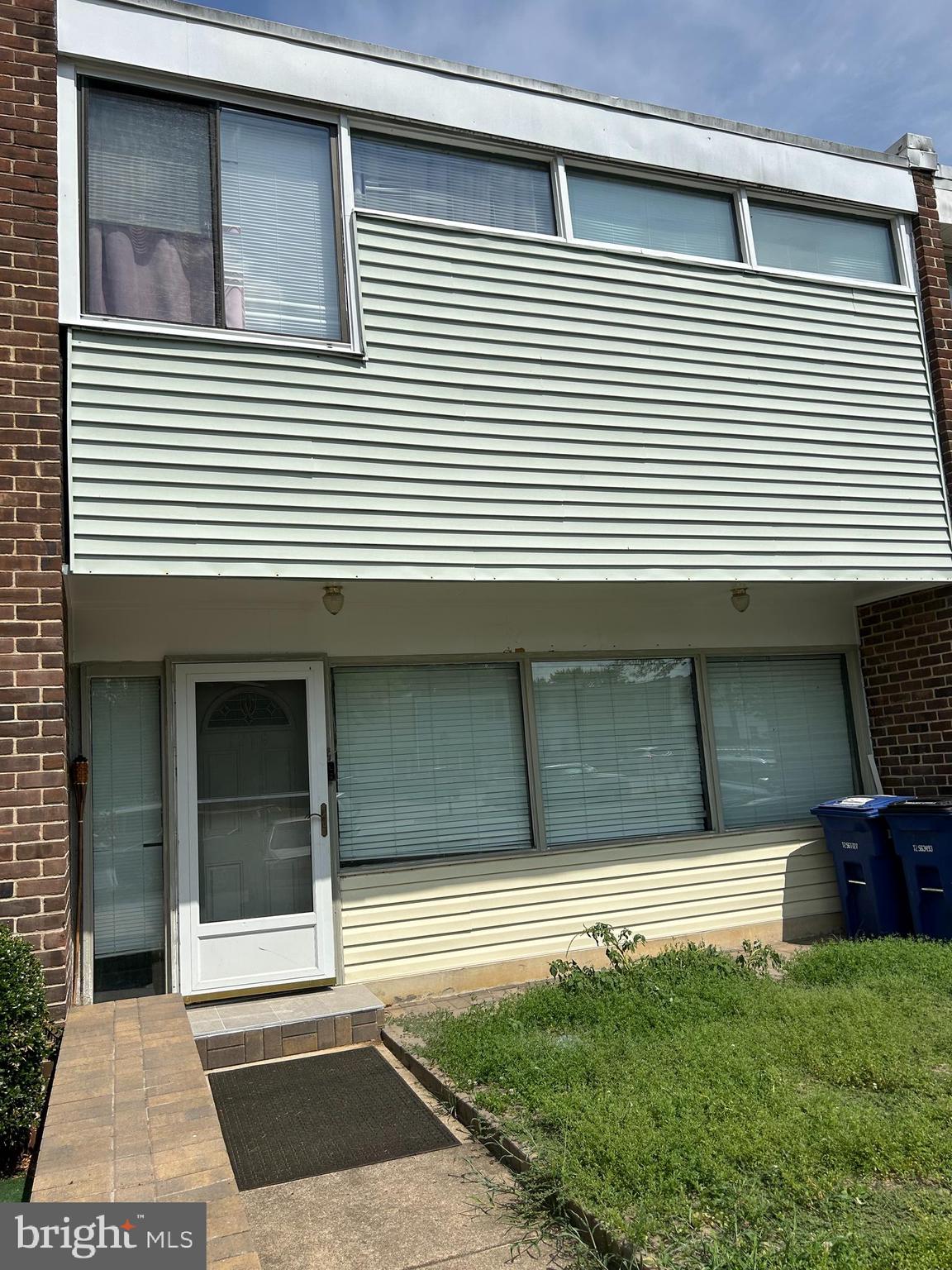 DULLES PARK TOWNHOUSES - Residential Lease