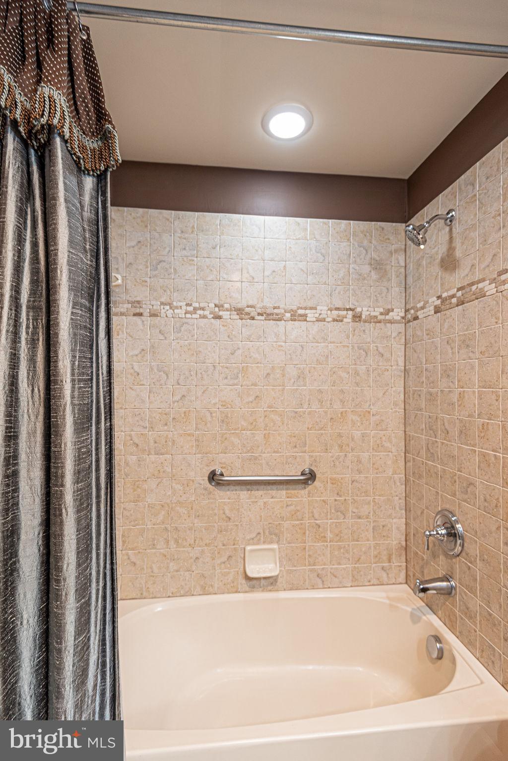 GLEN RIDDLE - Residential