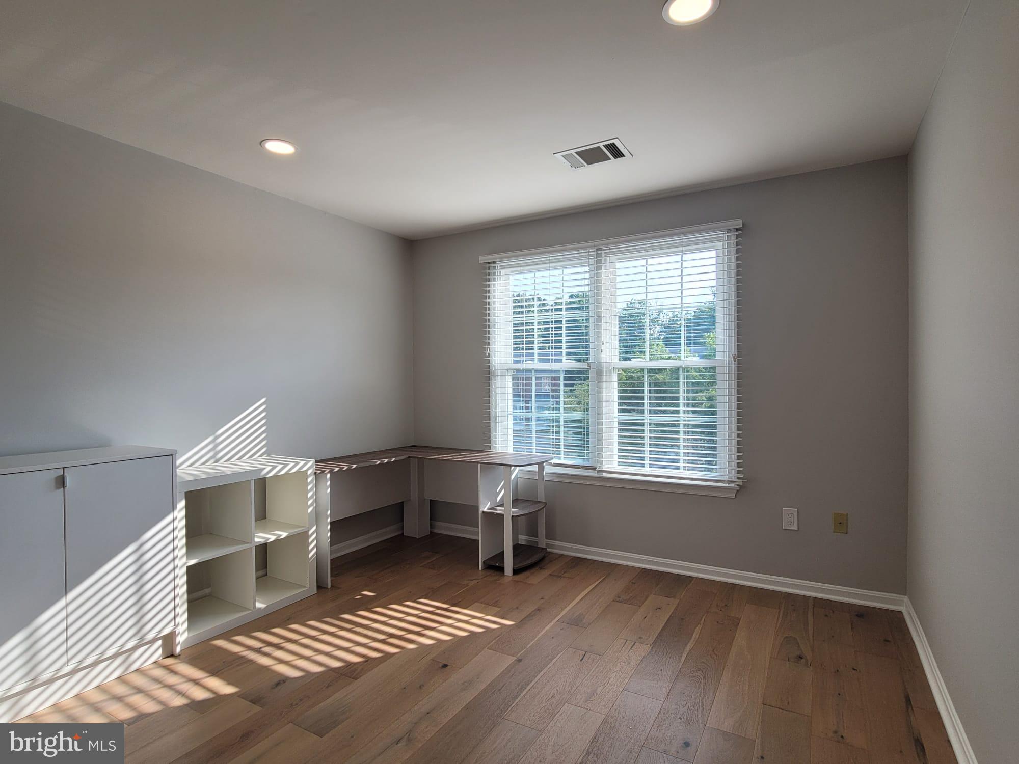 KINGSTOWNE - Residential Lease