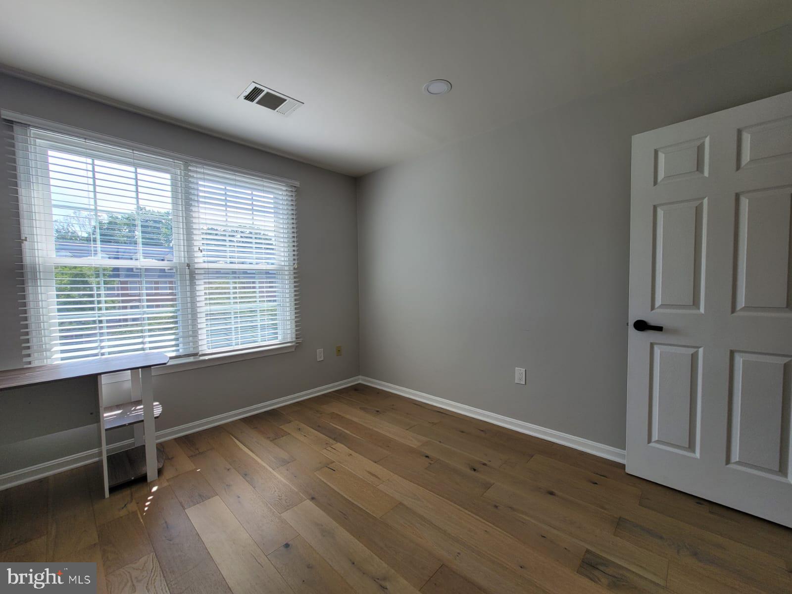 KINGSTOWNE - Residential Lease