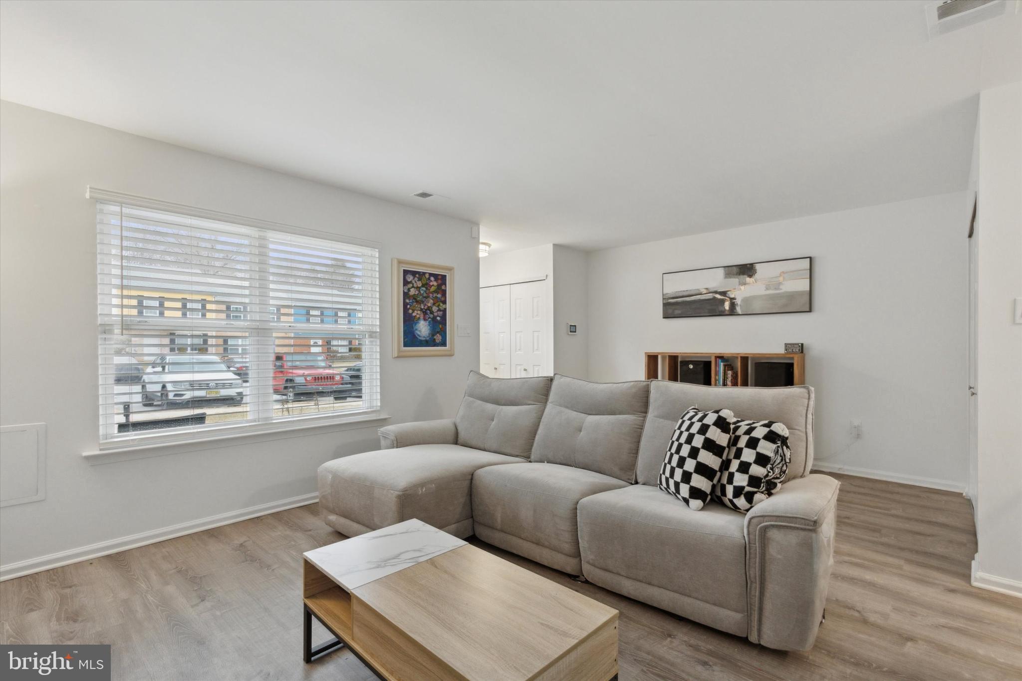 2526 CLOTHIER STREET