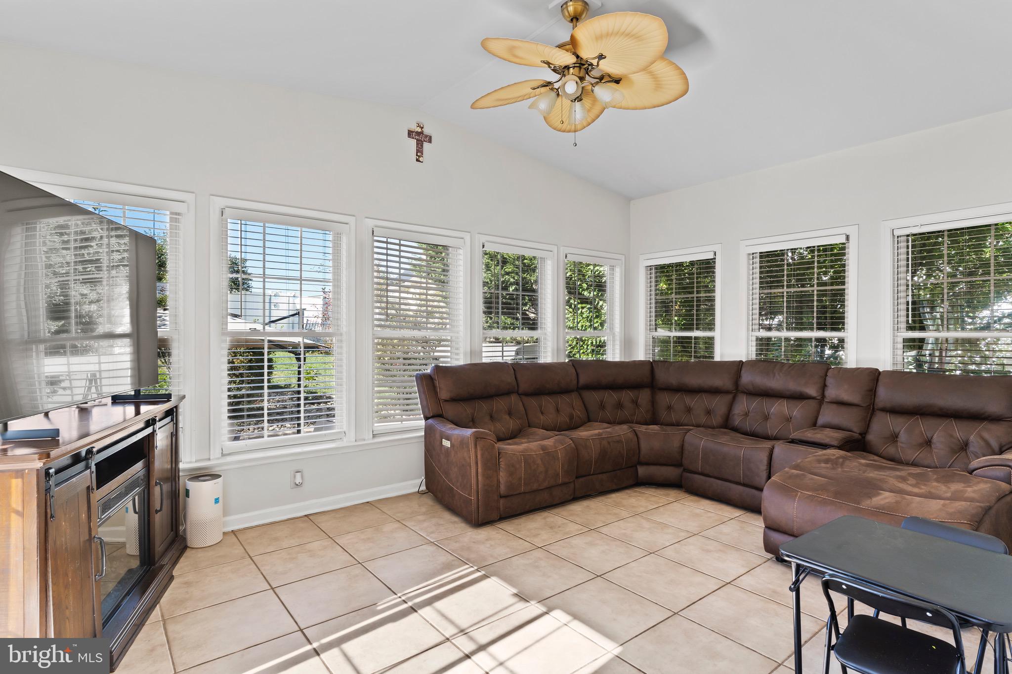 HOLLY HILLS - Residential