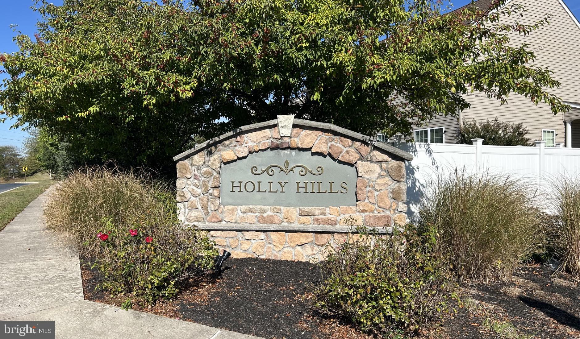 HOLLY HILLS - Residential