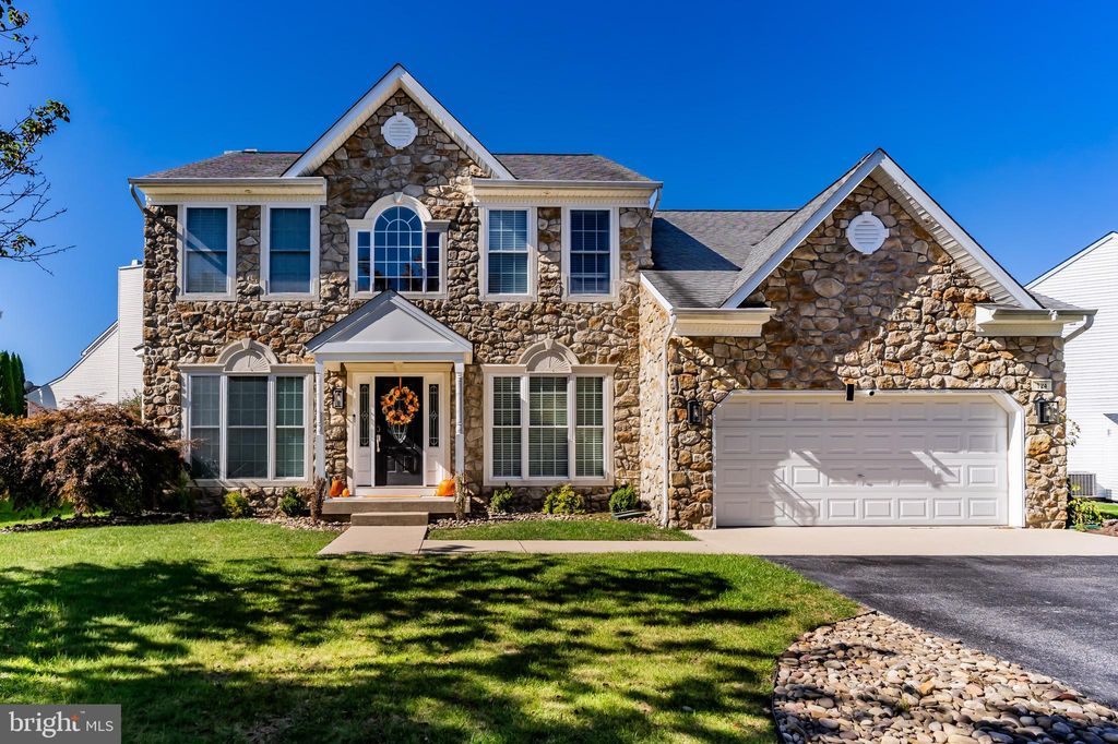 Photo of 124 Evergreen Circle, DILLSBURG, PA 17019 (MLS # PAYK2090450)