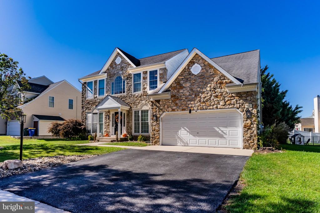 Photo of 124 Evergreen Circle, DILLSBURG, PA 17019 (MLS # PAYK2090450)