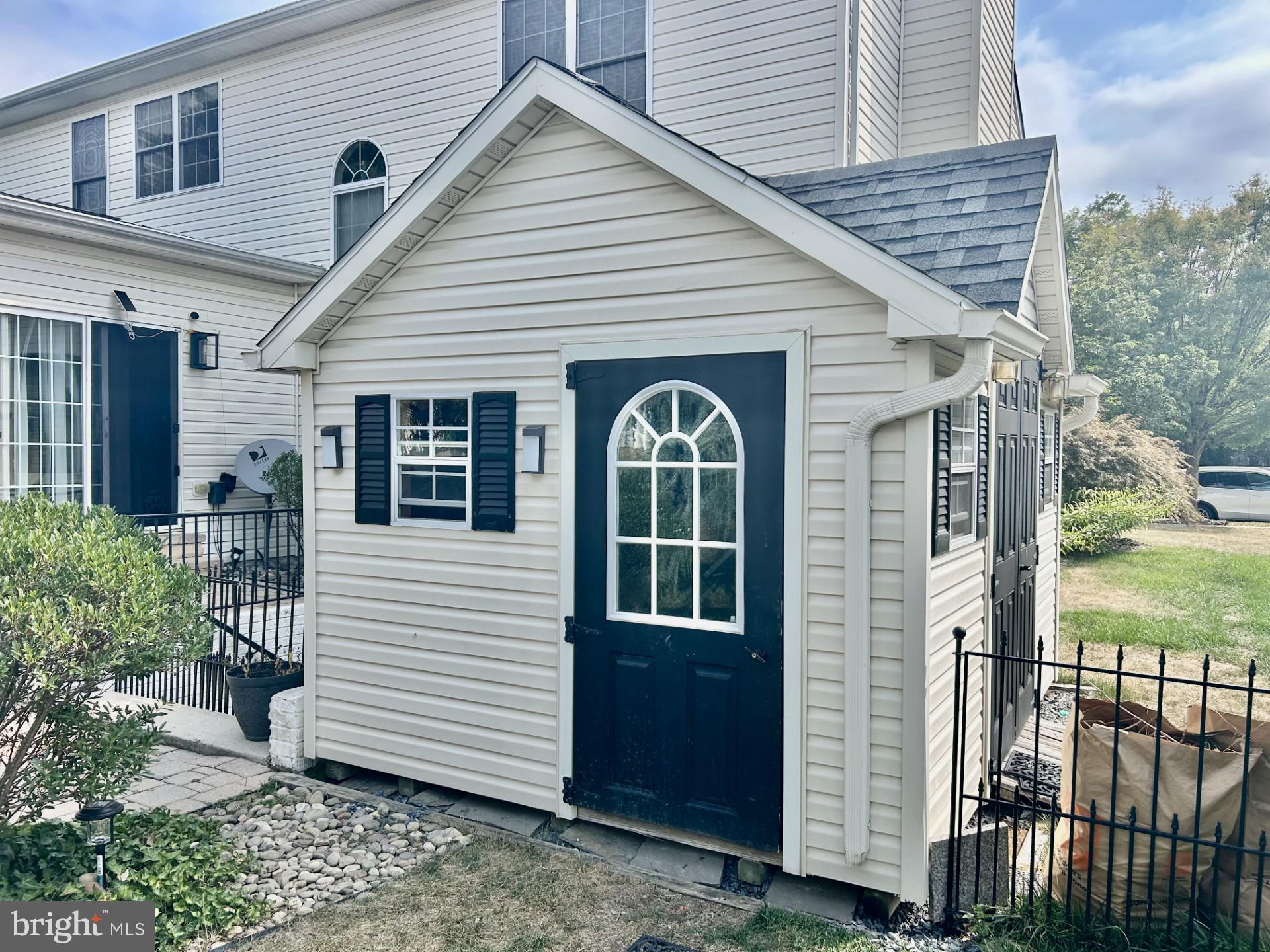 HOLLY HILLS - Residential