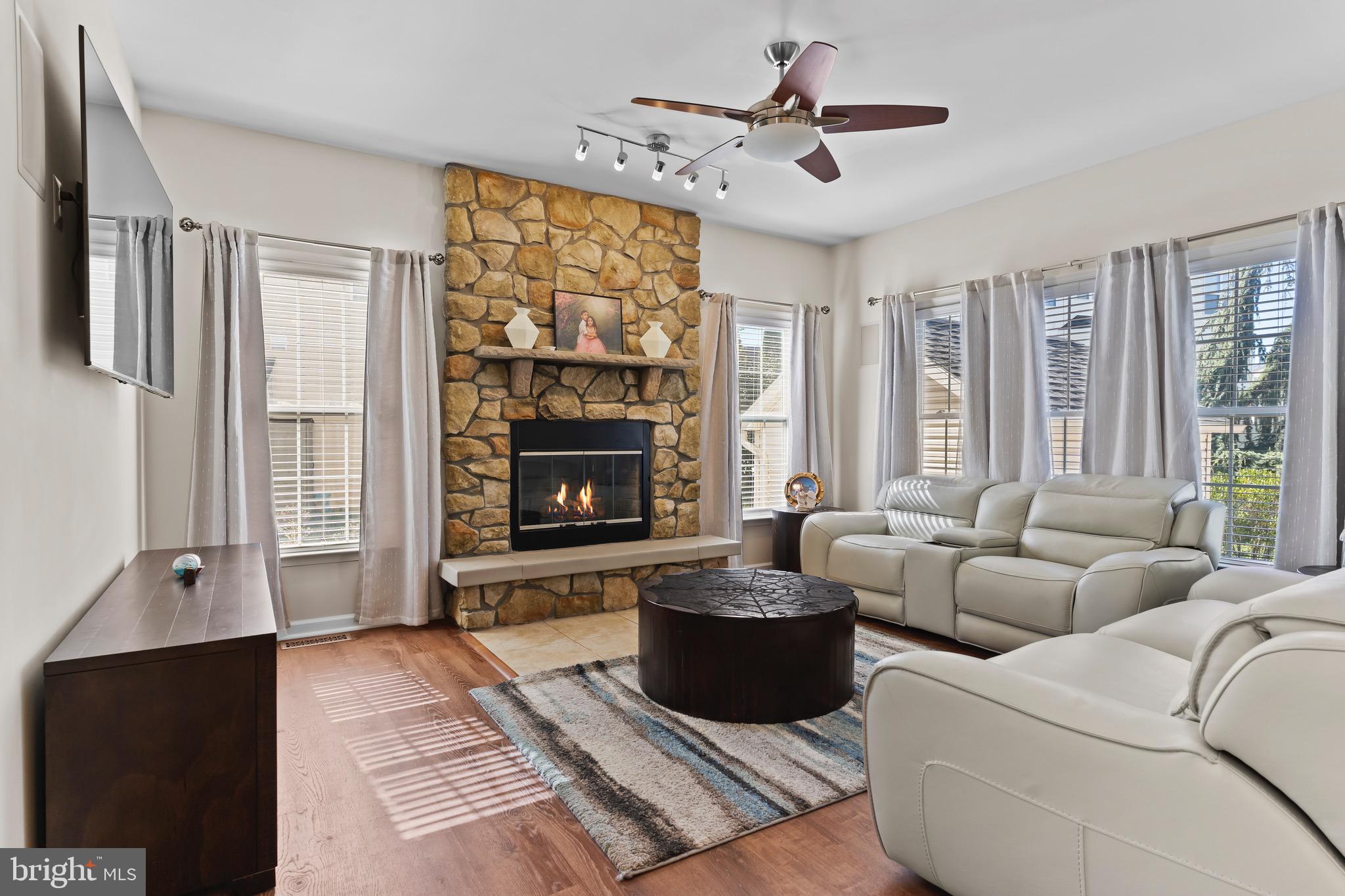 HOLLY HILLS - Residential