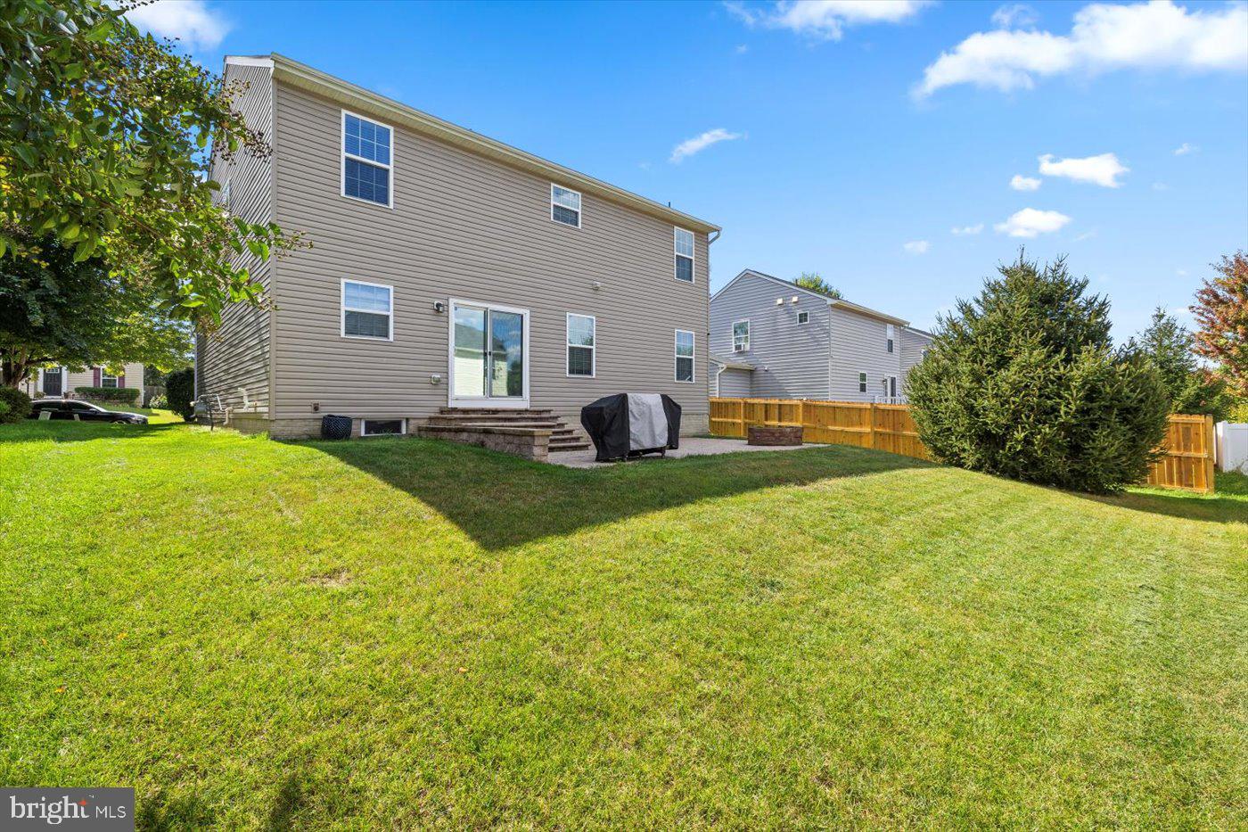 THREE FLAGS - Residential