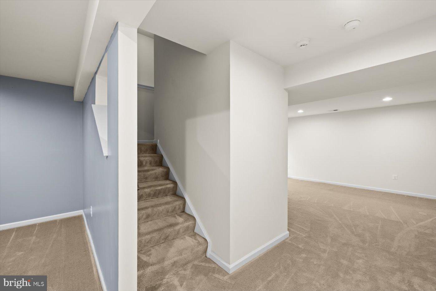 THREE FLAGS - Residential