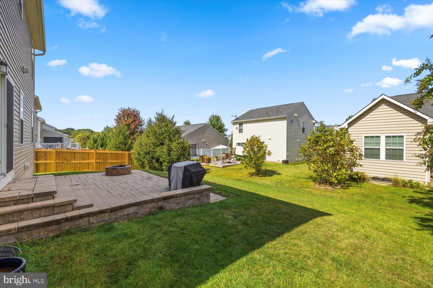 THREE FLAGS - Residential