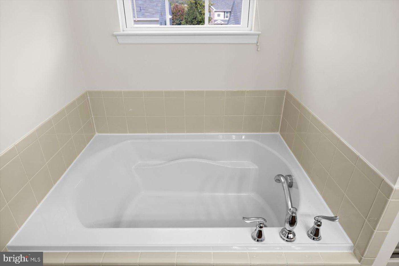 THREE FLAGS - Residential