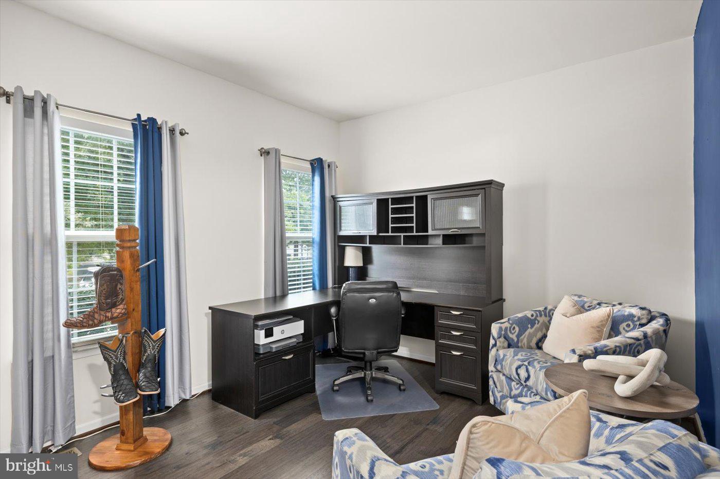 THREE FLAGS - Residential