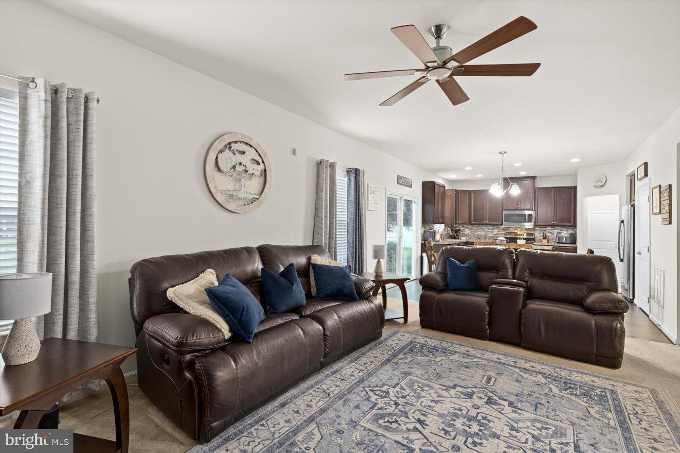 THREE FLAGS - Residential