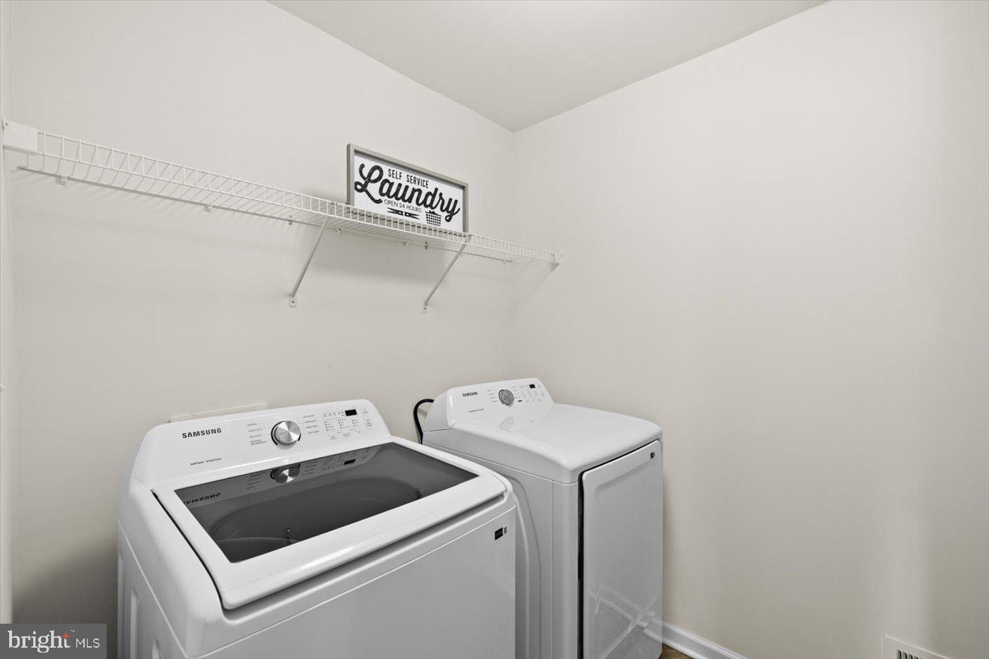 THREE FLAGS - Residential