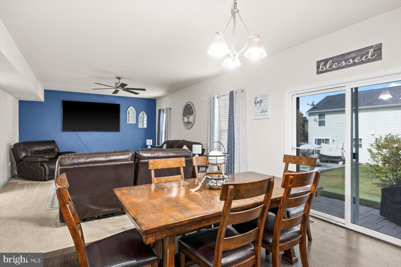 THREE FLAGS - Residential