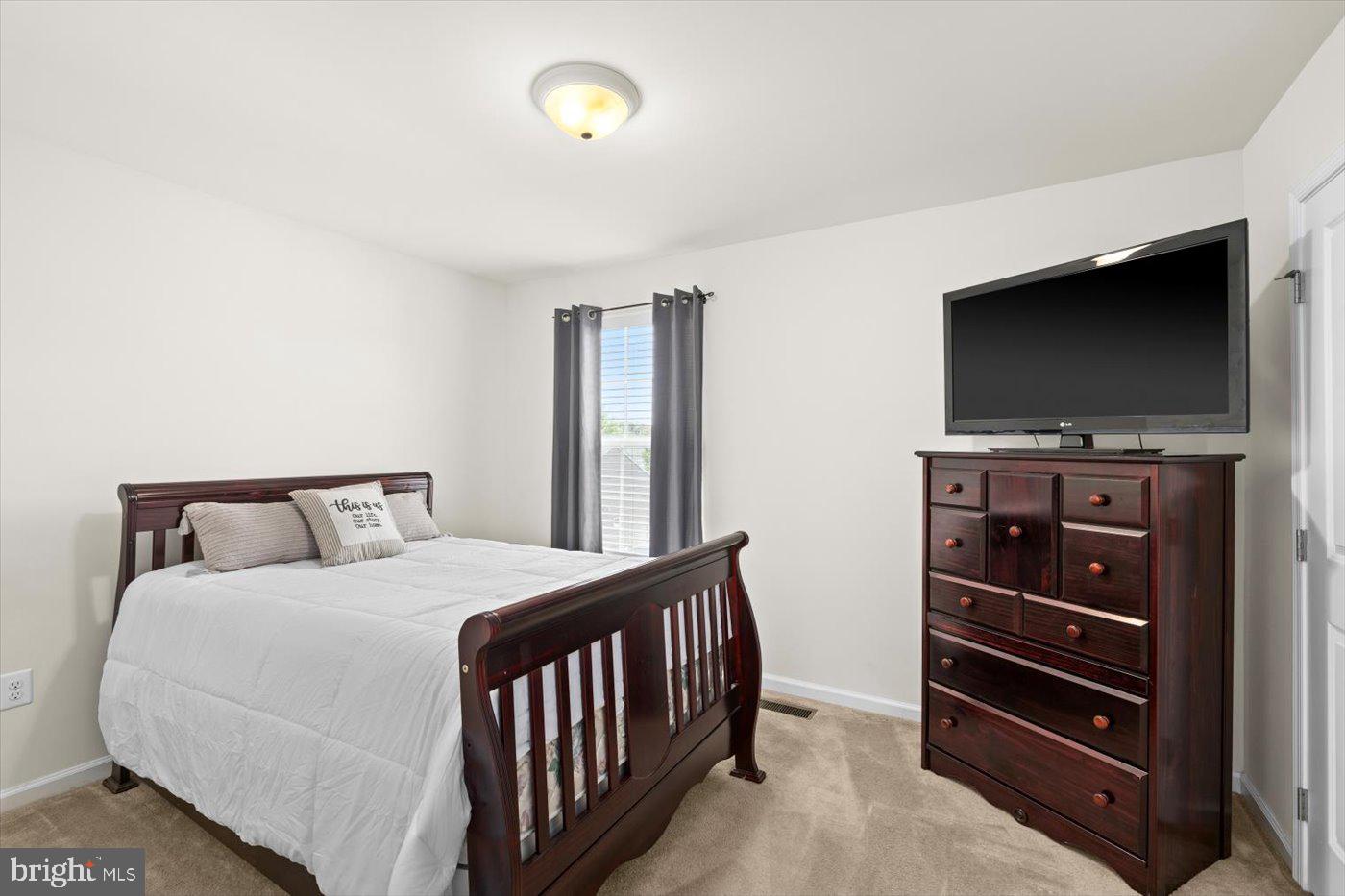 THREE FLAGS - Residential