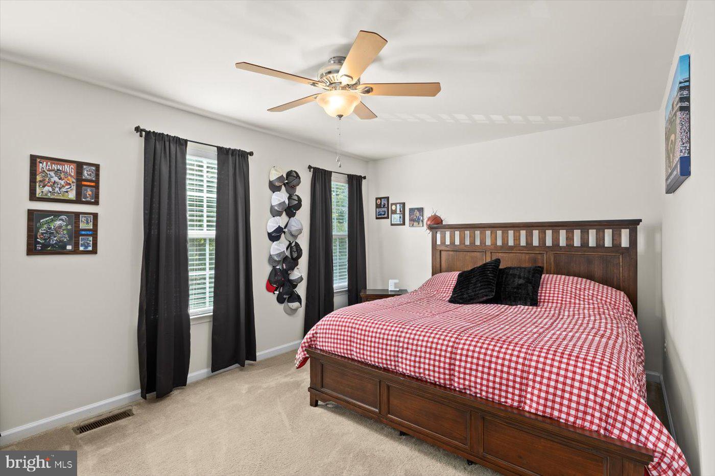 THREE FLAGS - Residential