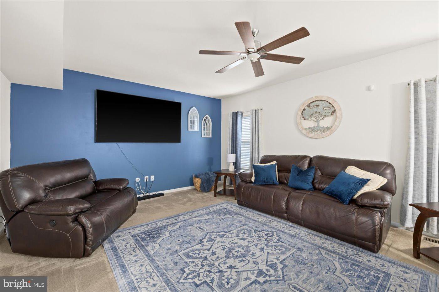 THREE FLAGS - Residential