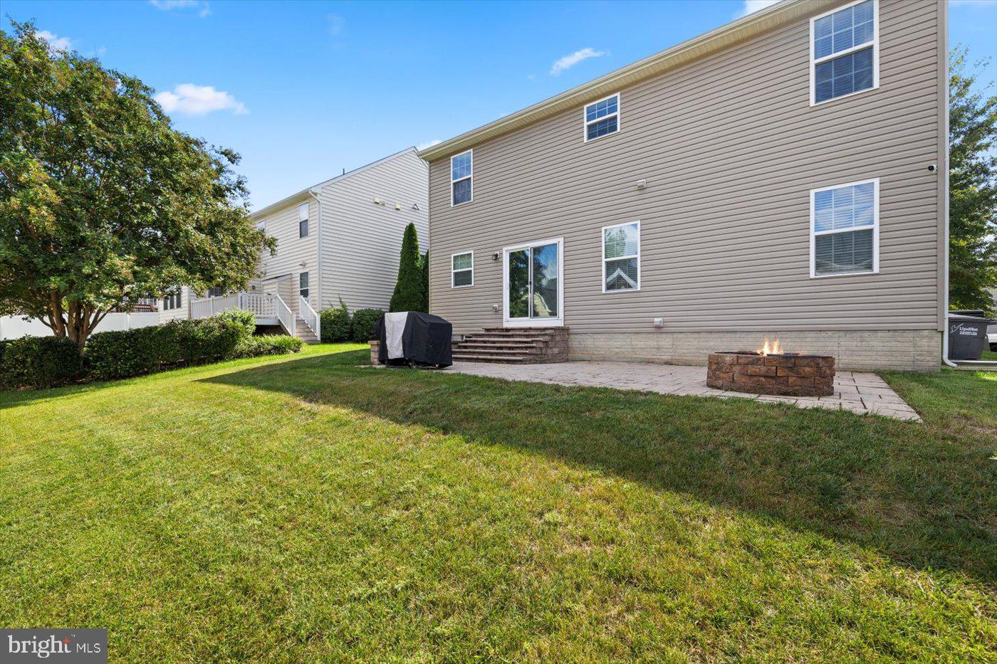 THREE FLAGS - Residential