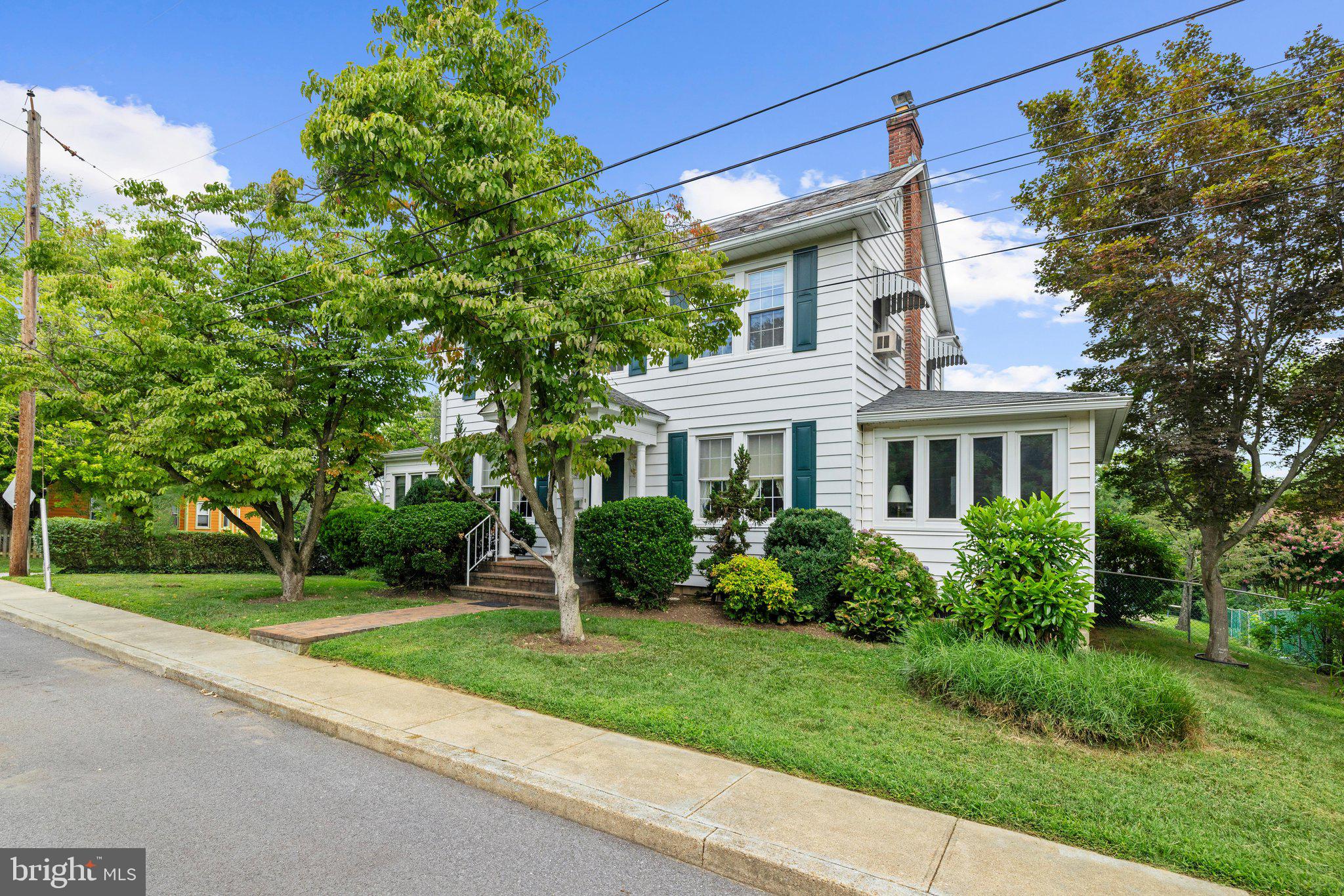 916 POPLAR AVENUE