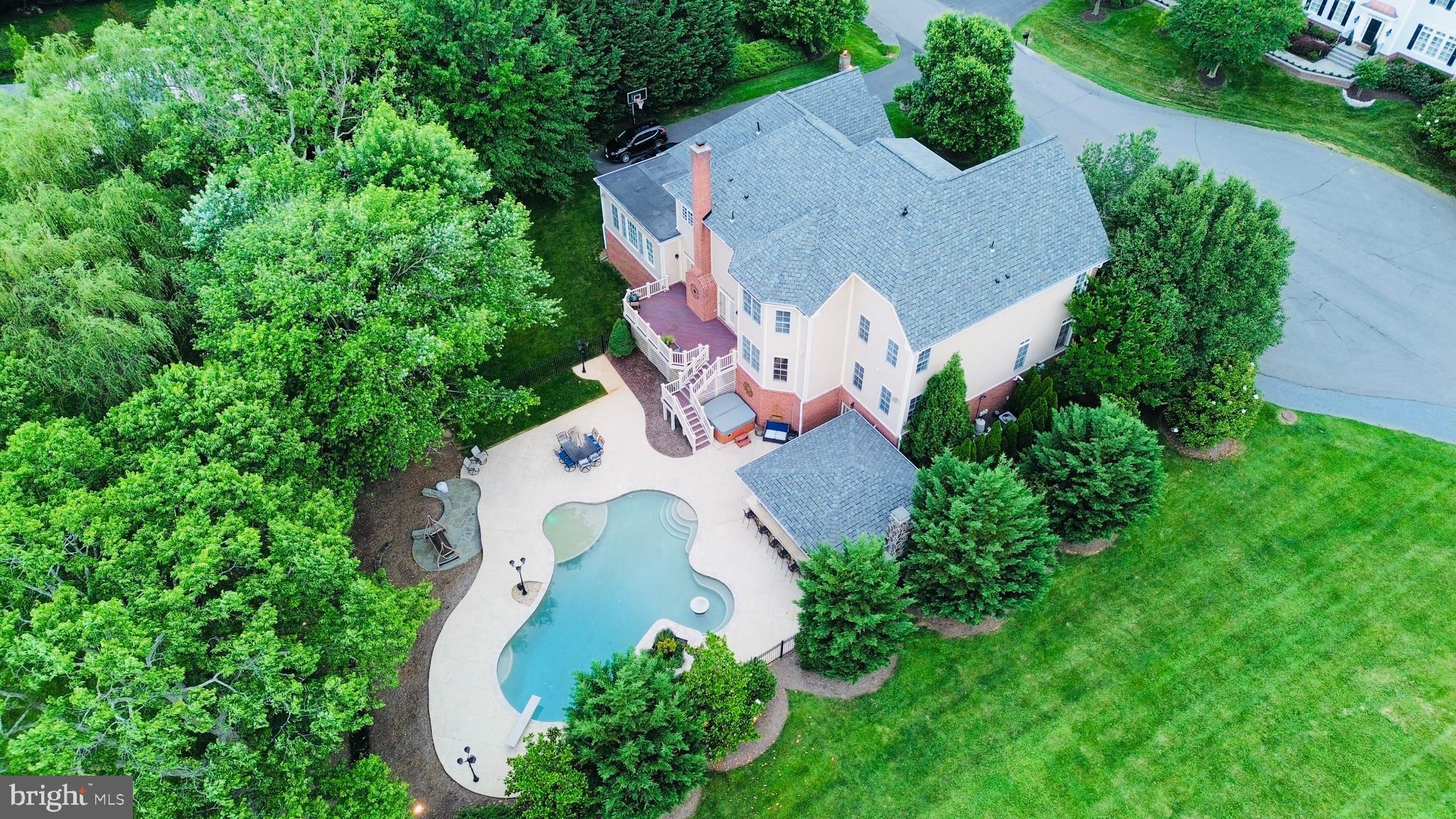 RASPBERRY FALLS - Residential