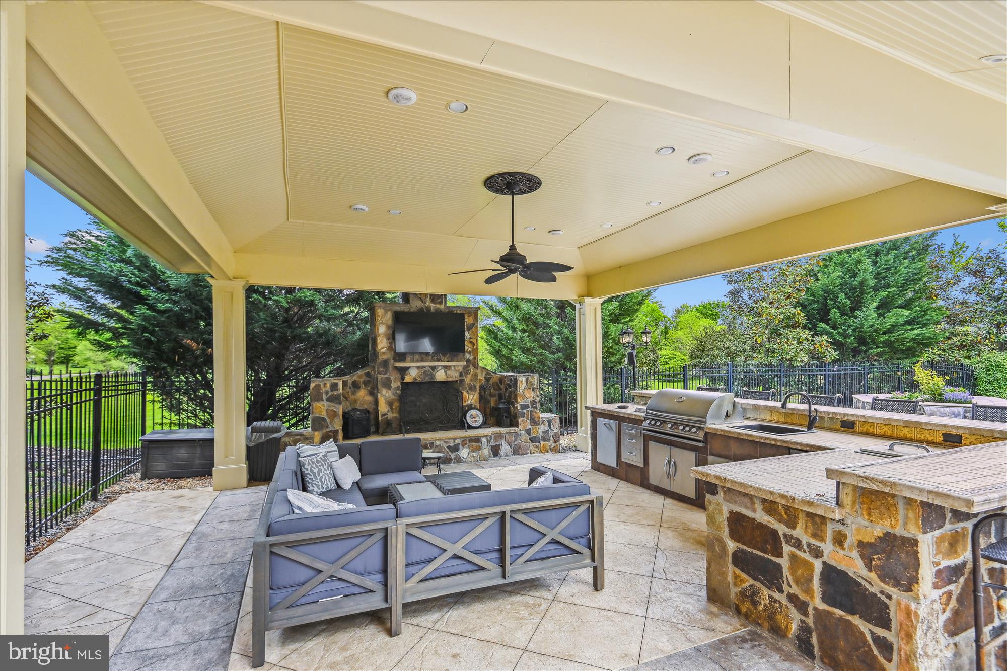 RASPBERRY FALLS - Residential