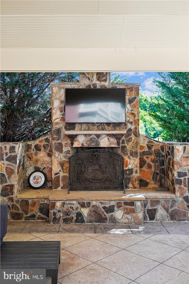 RASPBERRY FALLS - Residential