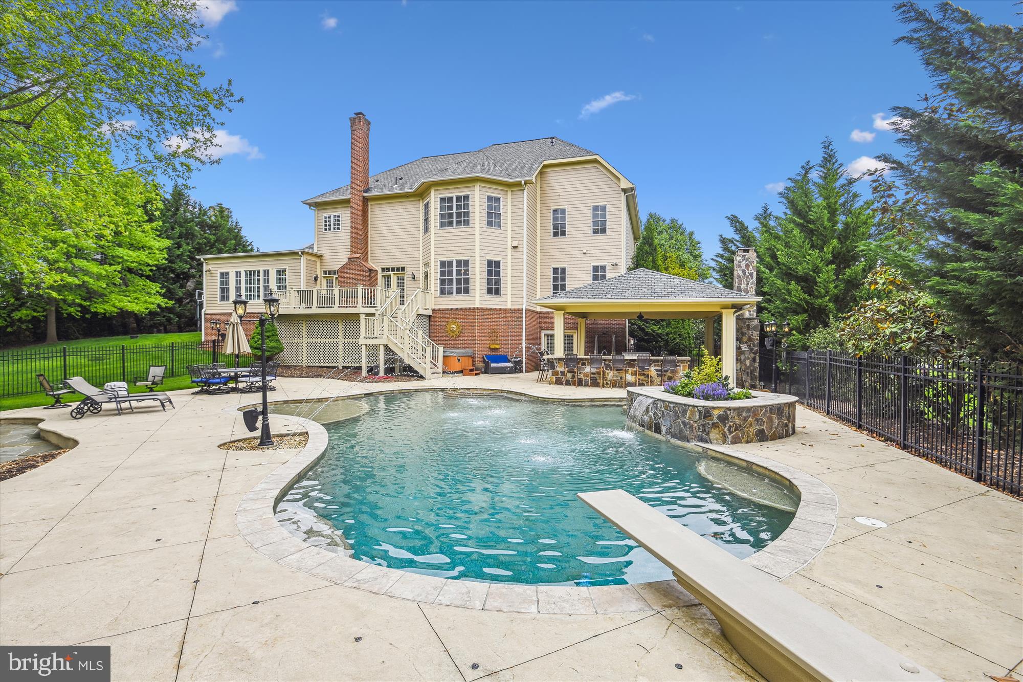 RASPBERRY FALLS - Residential