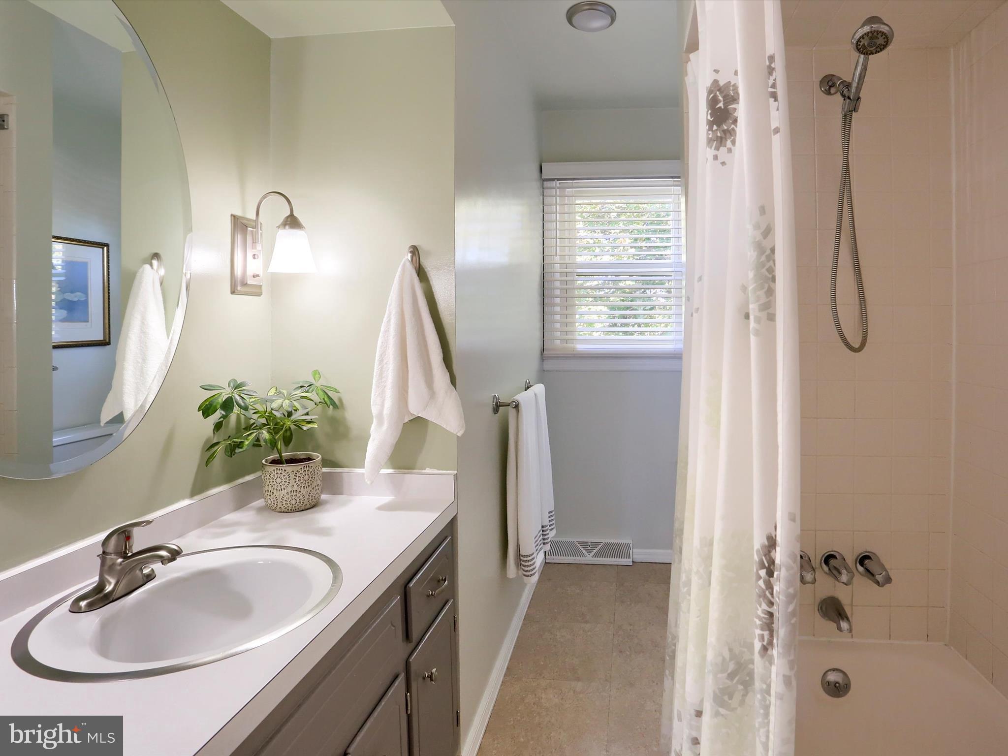 DELBROOK MANOR - Residential