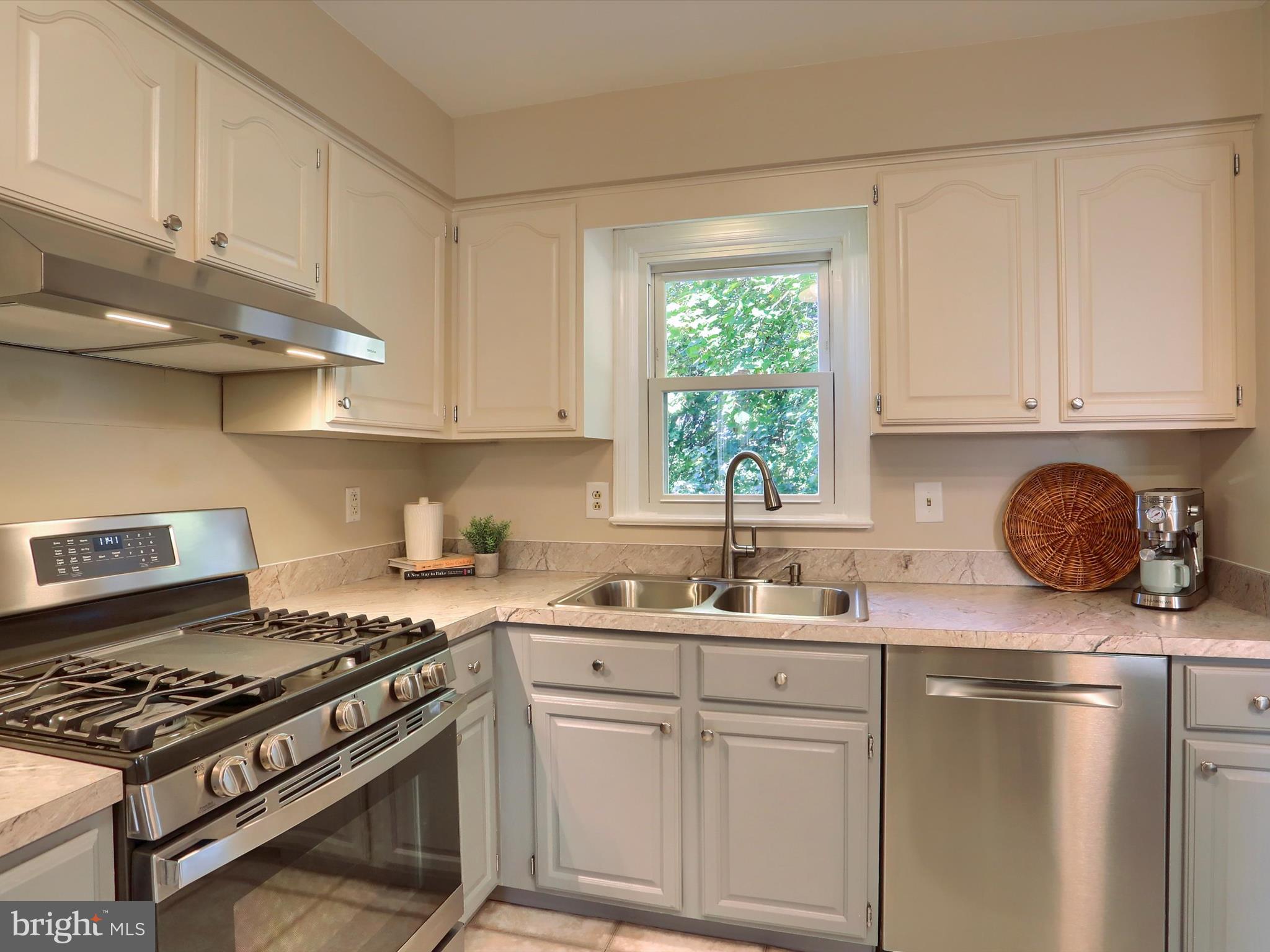 DELBROOK MANOR - Residential