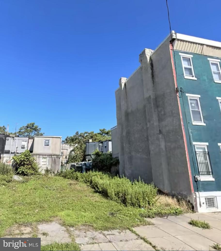 Great opportunity to build a duplex or single family home in one of the most developing neighborhoods in Philadelphia. This RM1 zoned lot has tons of potential. Don't miss your chance to own this piece of land just minutes from Fishtown and Olde Kensington.