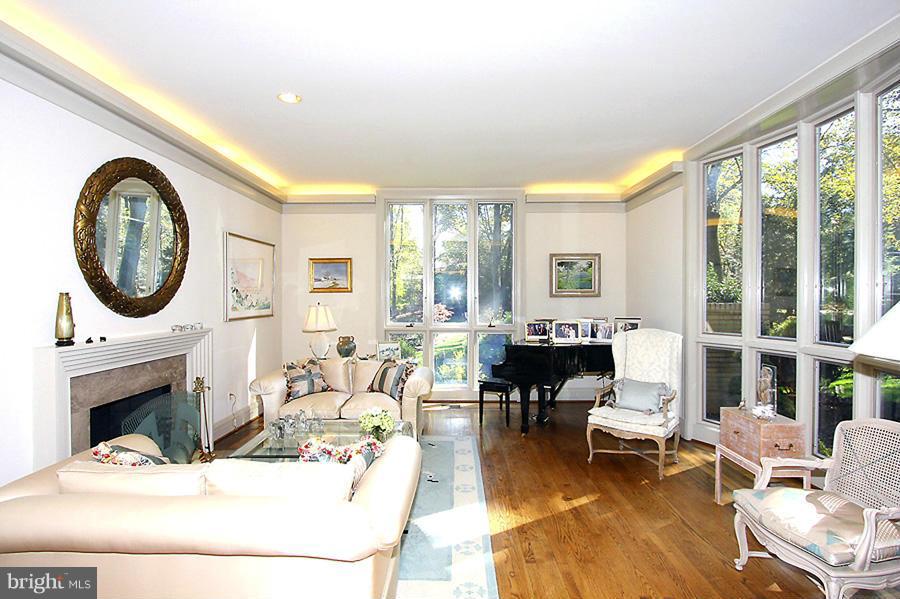 POTOMAC OUTSIDE - Residential