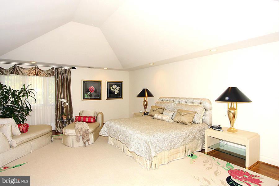 POTOMAC OUTSIDE - Residential