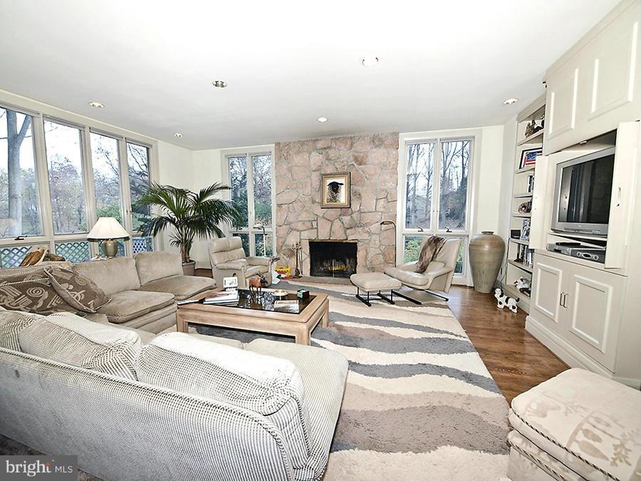 POTOMAC OUTSIDE - Residential