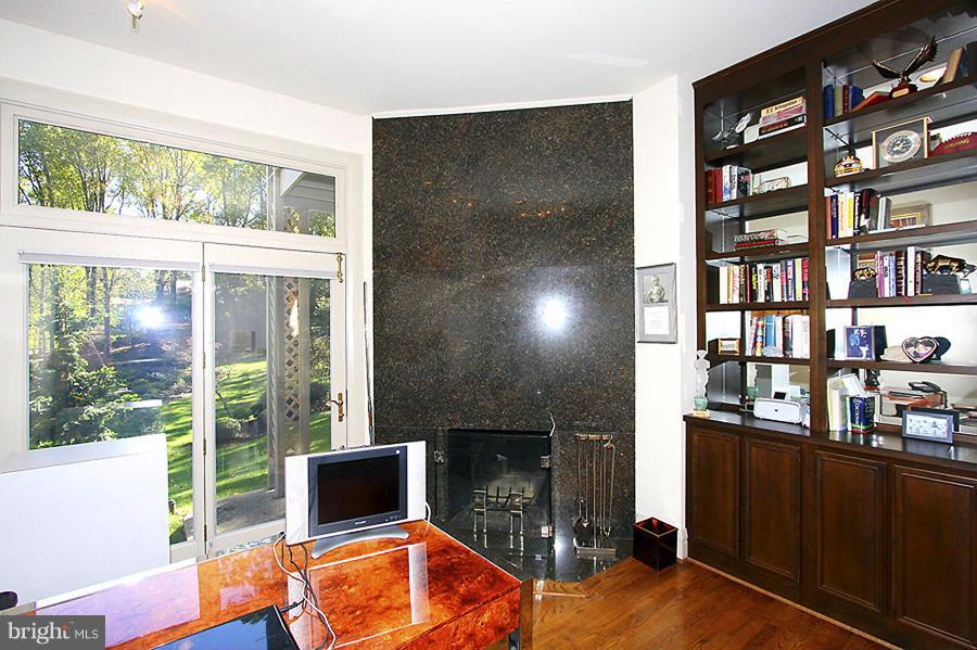 POTOMAC OUTSIDE - Residential