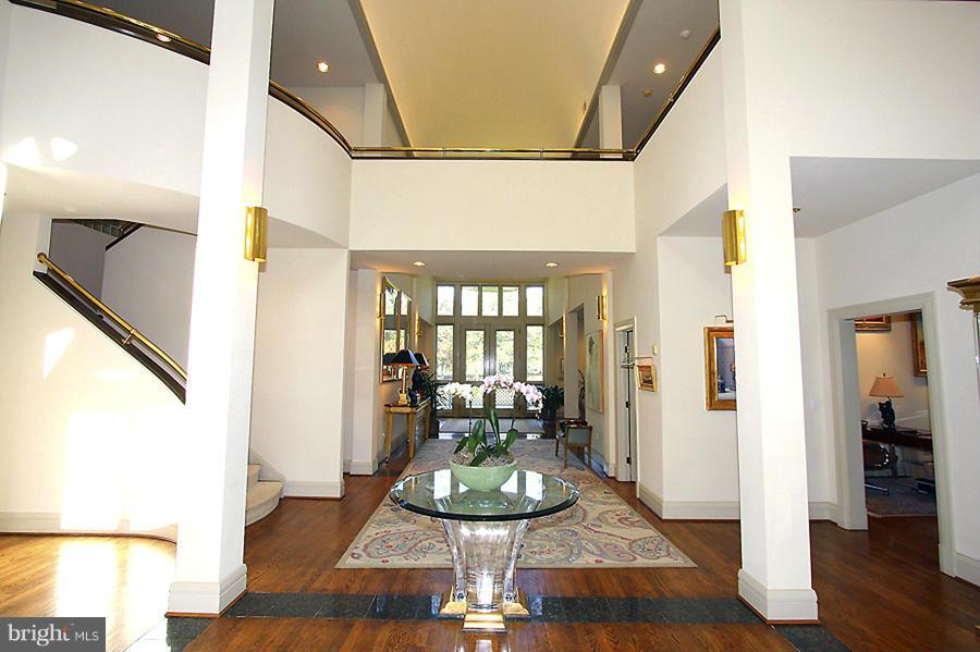 POTOMAC OUTSIDE - Residential