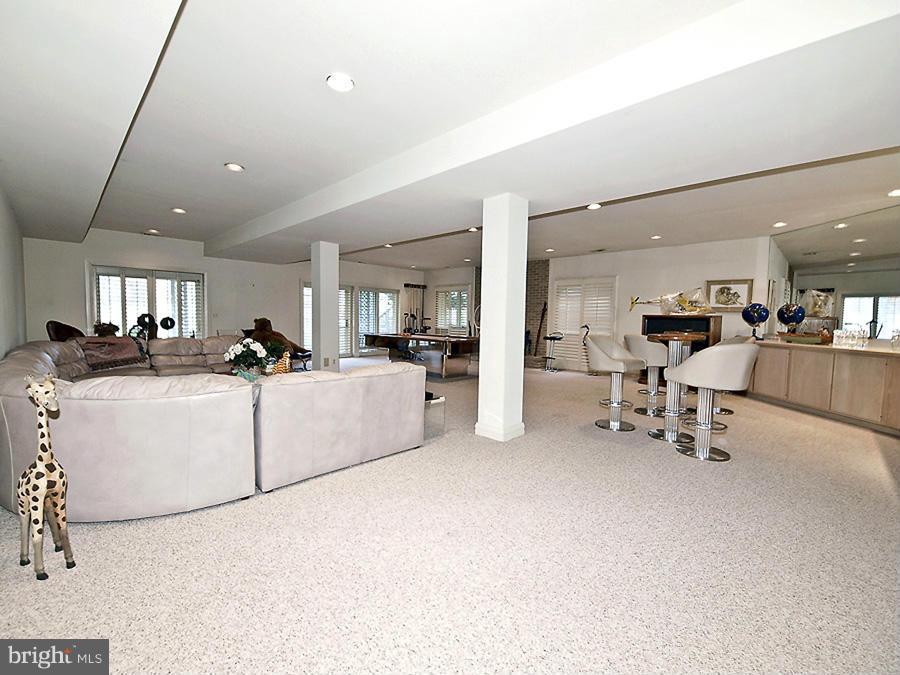 POTOMAC OUTSIDE - Residential