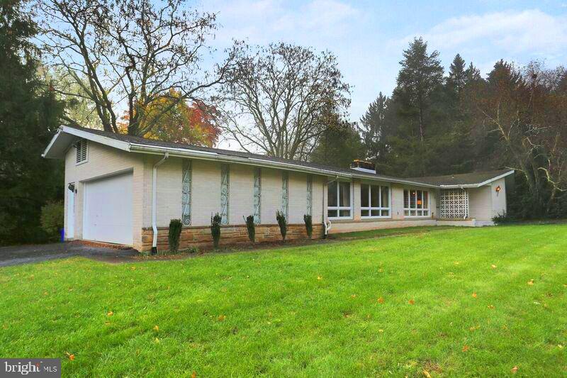 60's   contempory at it's sleekest and sexiest. Great light, fabulous flow.. throughout. Can you tell I love this house!!! Does not disappoint. 2200 sq. ft. on the 1st floor..2000 sq. ft of living space in the lower level with wide walk out. There is the possibility of at least 2 additional bedrooms and spa gym already finished.. The lower level will blow you away. Huge pool table flanked by massive sectional. There is 1 and 1/2 nice baths in the lower level with 2 areas for 2 additional bedrooms.  There is a  also a very large cedar walk in closet. The Possibilities are endless. I will enjoy selling this house.