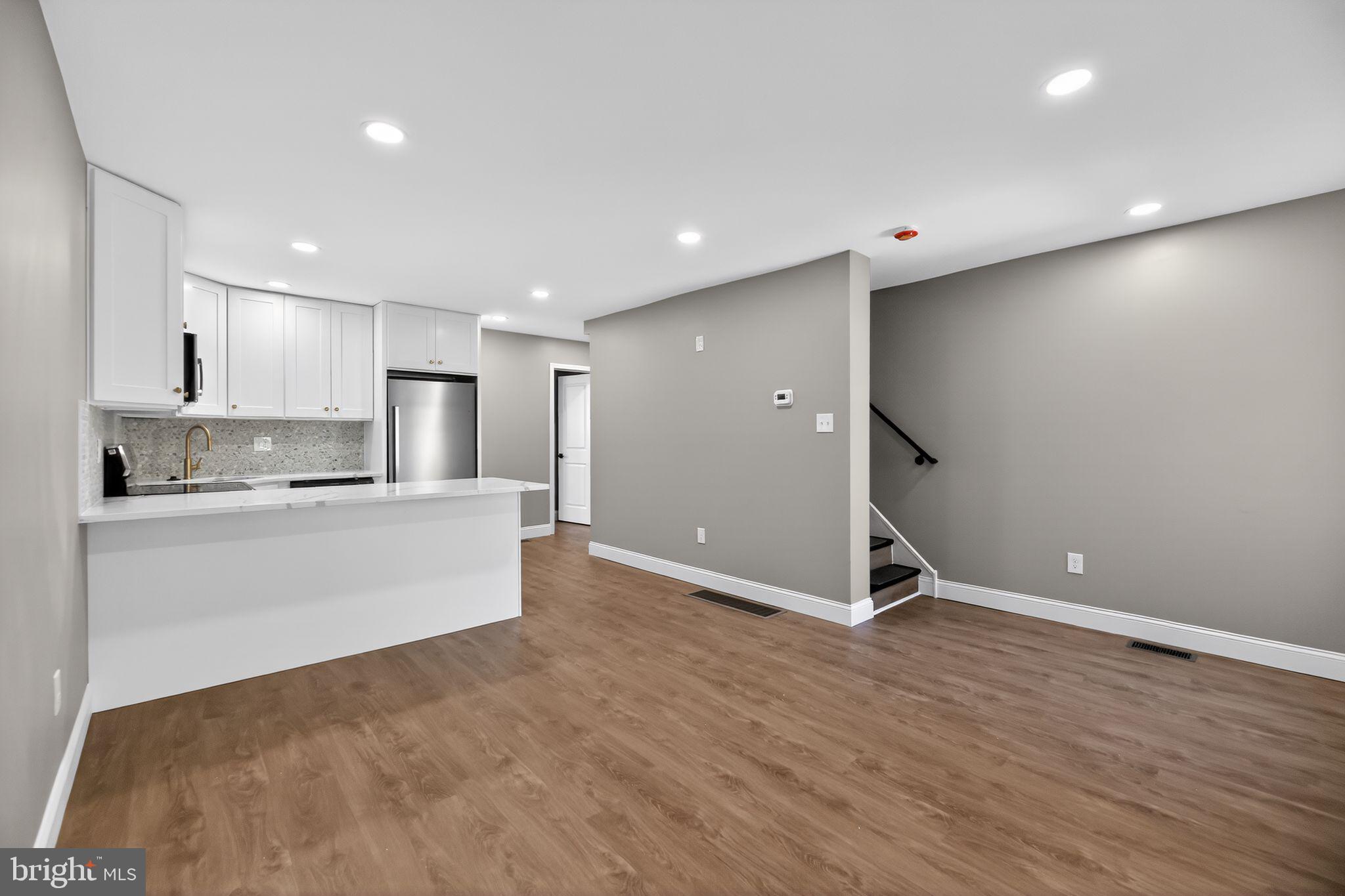 ELMWOOD PARK - Residential