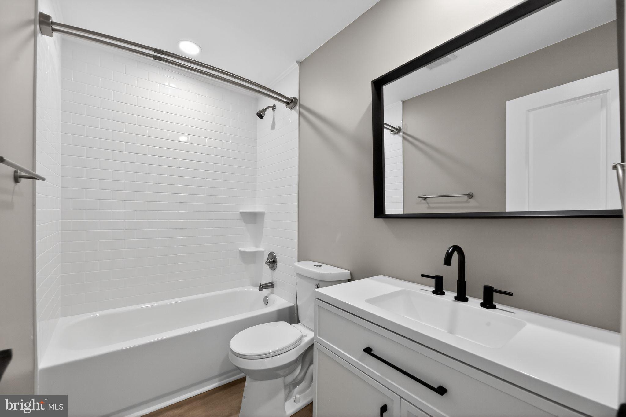 ELMWOOD PARK - Residential