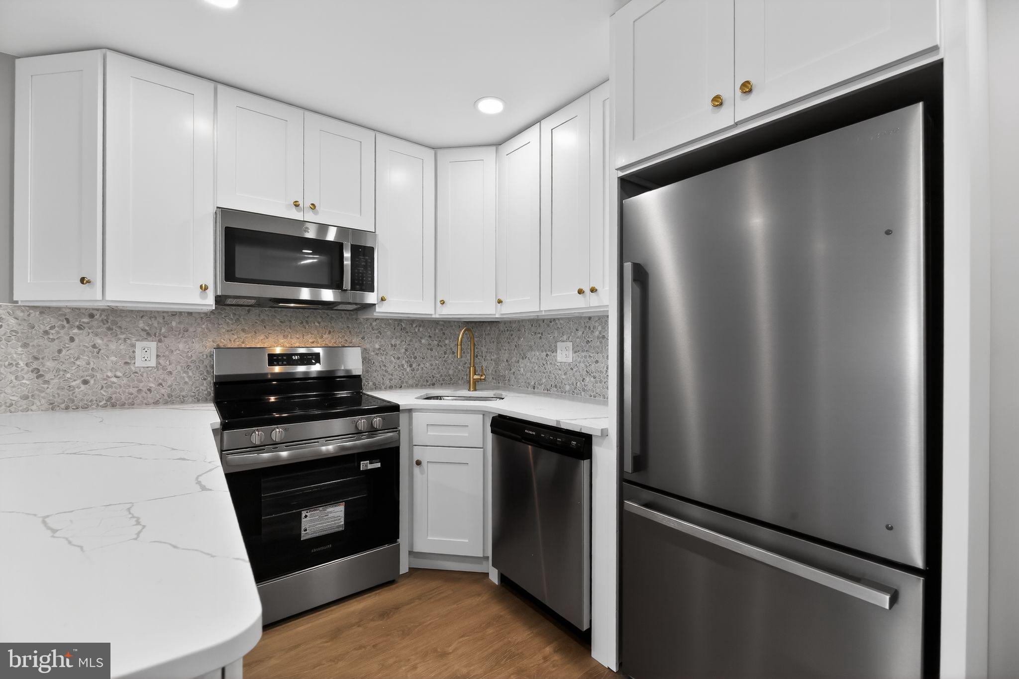 ELMWOOD PARK - Residential