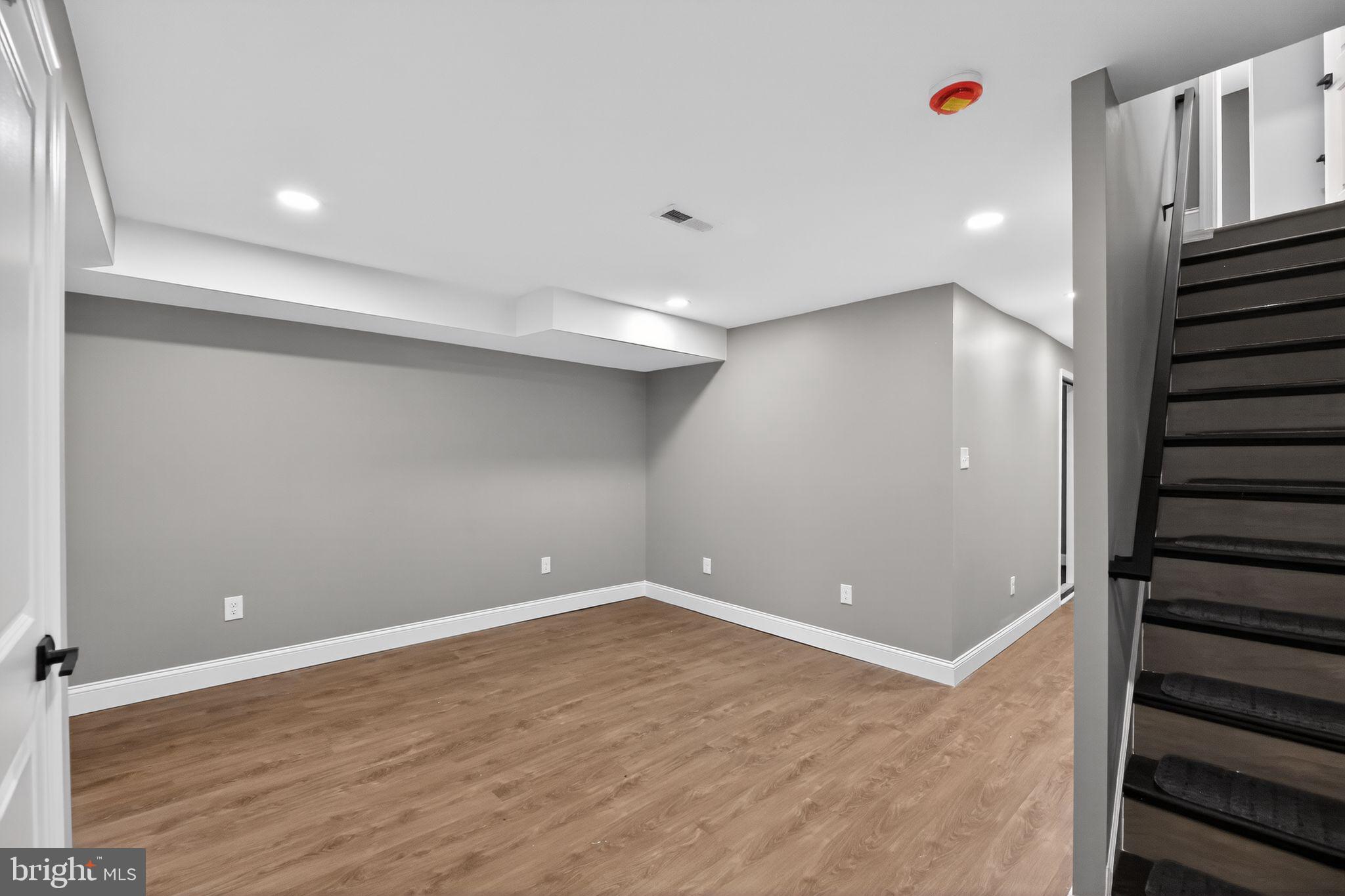 ELMWOOD PARK - Residential