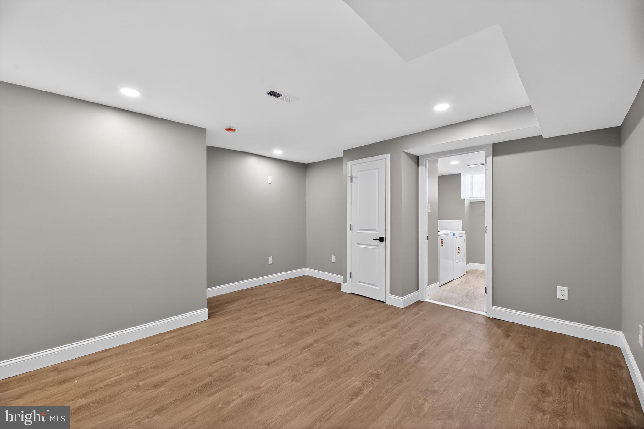 ELMWOOD PARK - Residential